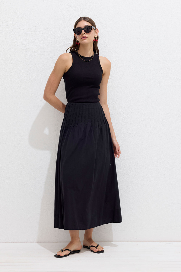 Manuka - RIBBED VAIL SKIRT BLACK (1)