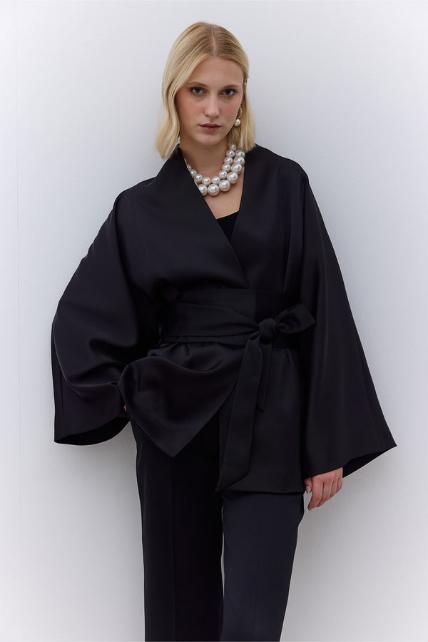 Manuka - SATIN BELT KIMONO BLACK (1)