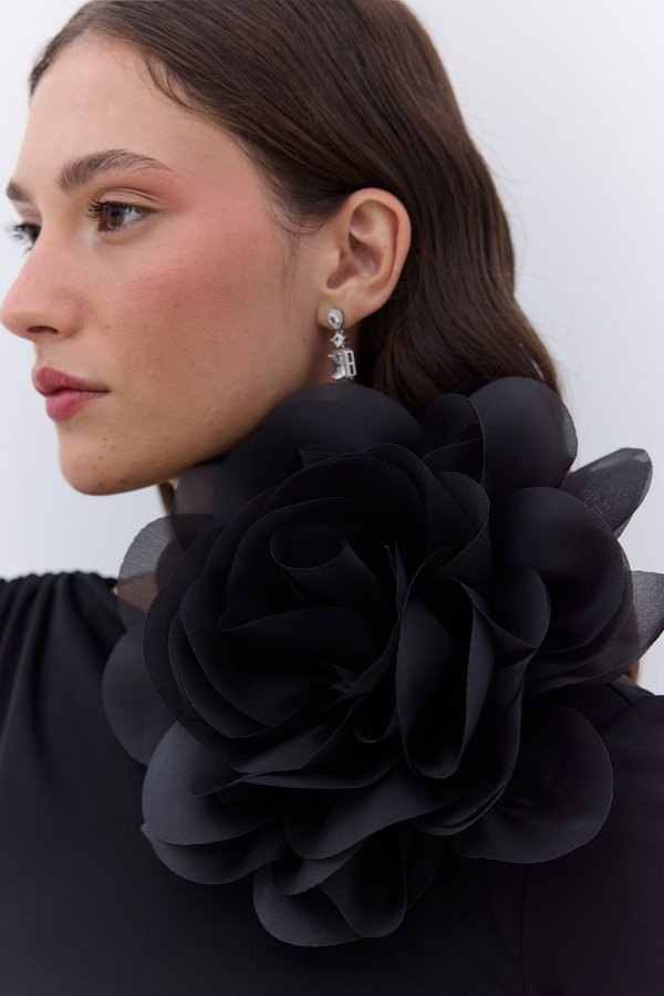 Manuka - EVENING DRESS FLOWER BROOCH BLACK (1)