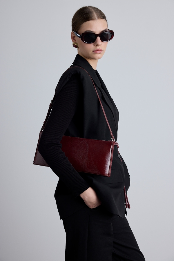 Manuka - THIN-STRAPPED PATENT LEATHER BAG CLARET RED (1)