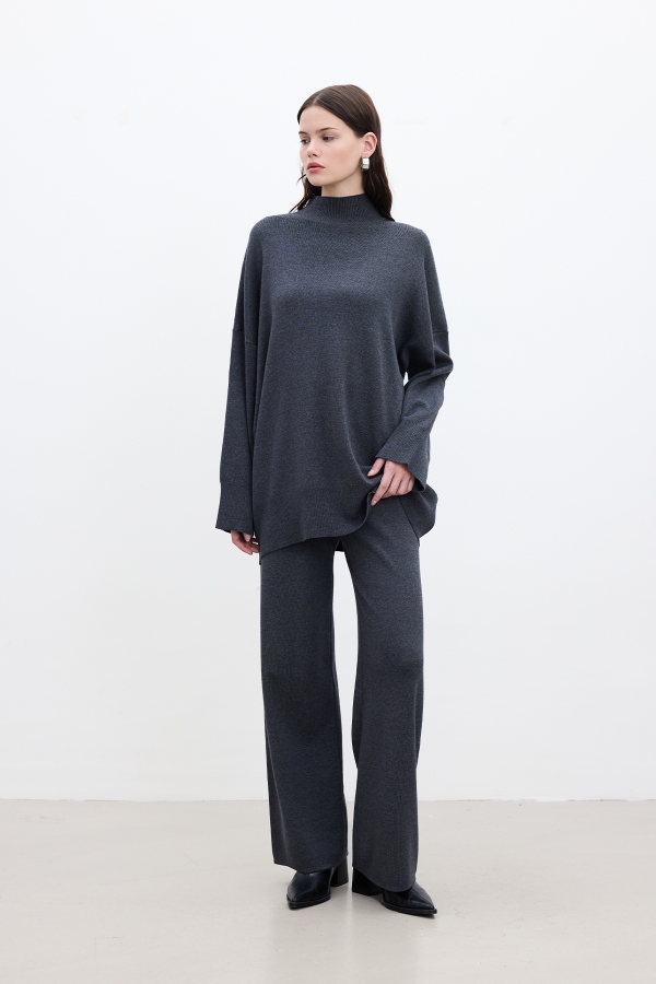 Manuka - OVERSIZE HIGH COLLAR SWEATER ANTHRACITE (1)