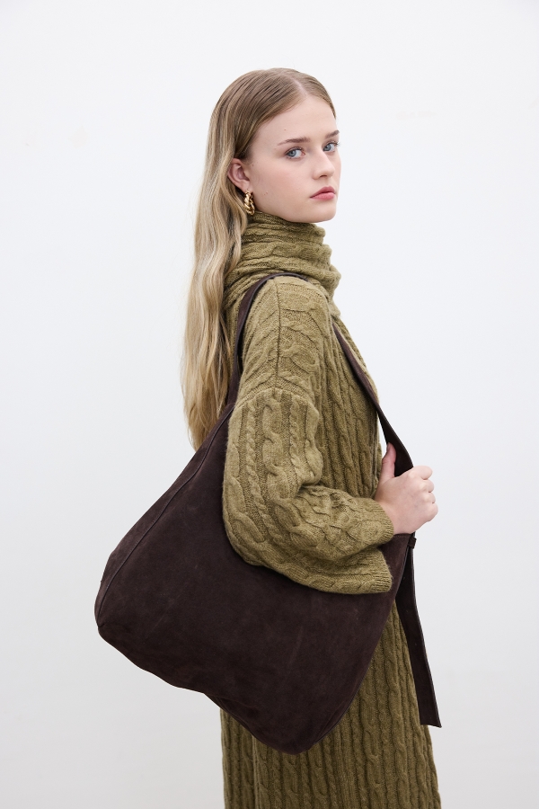 Manuka - SUEDE MAXI SLEEVE BAG BROWN (1)