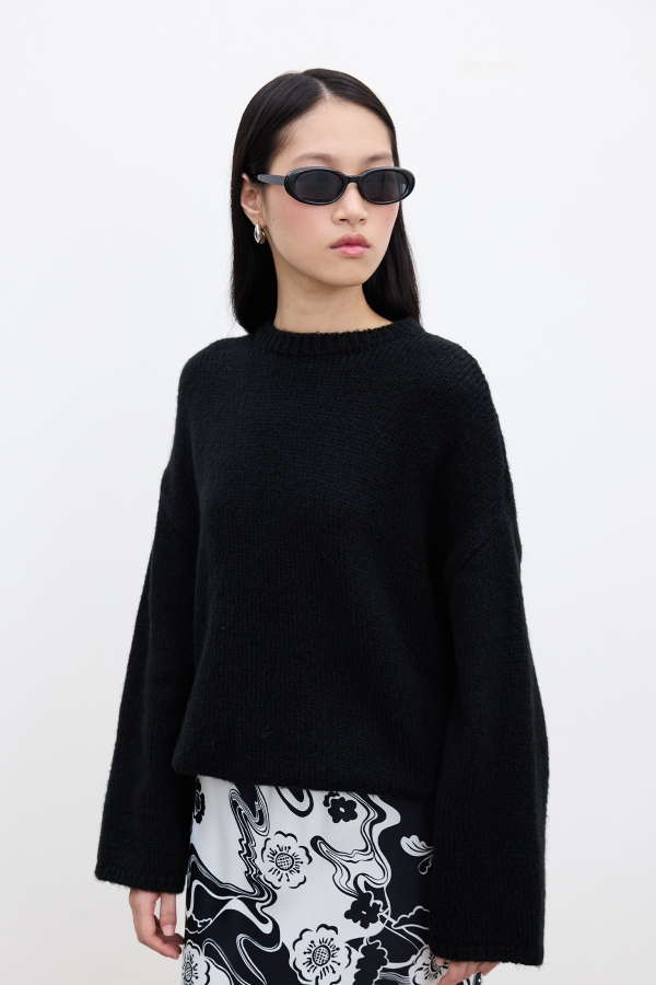 Manuka - OVERSIZE SWEATER BLACK (1)