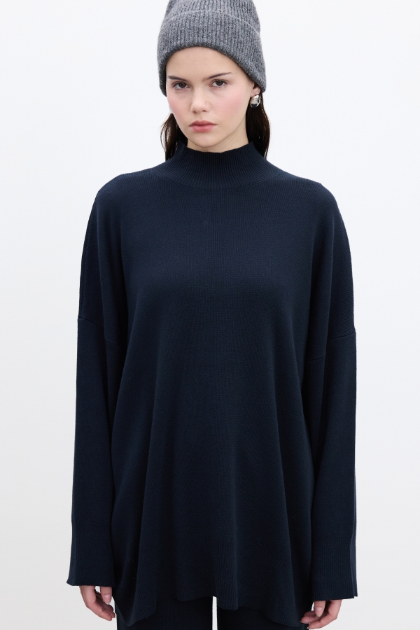 Manuka - OVERSIZE HIGH COLLAR SWEATER NAVY BLUE (1)